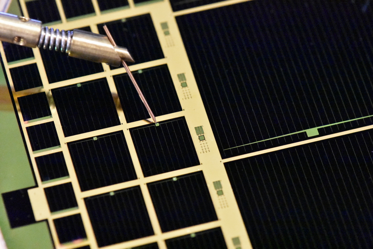 MicroLink's high-efficiency triple-junction IMM ELO solar cells being tested.